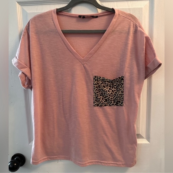 Pink Shirt With Leopard Print Pocket Large - Picture 1 of 4